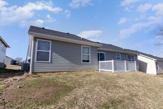 8 Persimmon Dr in Hamilton, OH - Building Photo - Building Photo