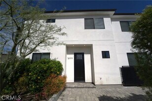 18919 Gault St in Los Angeles, CA - Building Photo