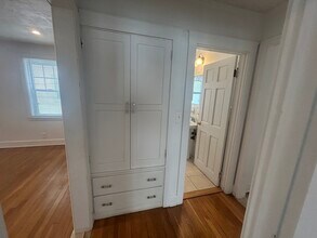 31 Lawn Ave, Unit 1 in Quincy, MA - Foto de edificio - Building Photo