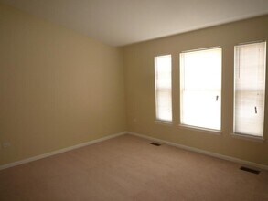 3147 Saganashke in Naperville, IL - Building Photo - Building Photo