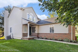 2471 Woodcliff Trail in Hartland, MI - Building Photo - Building Photo