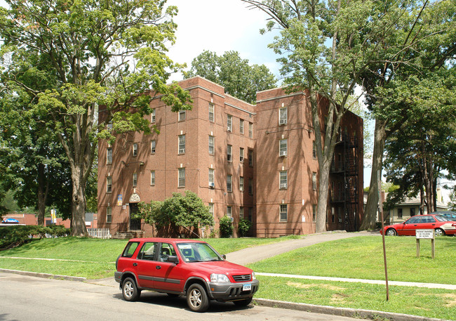 84 Forest St in Hartford, CT - Building Photo - Building Photo