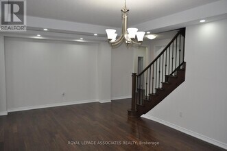 307 Reg Harrison Trail in Newmarket, ON - Building Photo - Building Photo