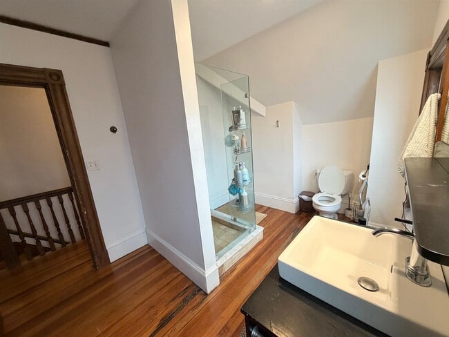 13 Linden St, Unit 2, Unit 2