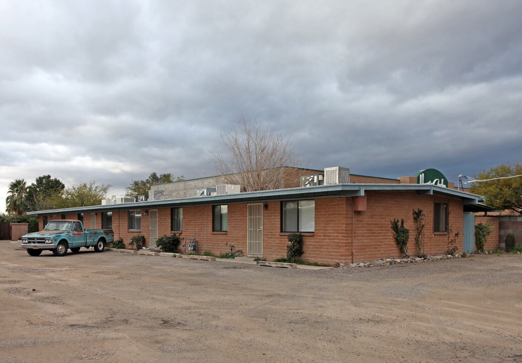 260 E Wetmore Rd in Tucson, AZ - Building Photo