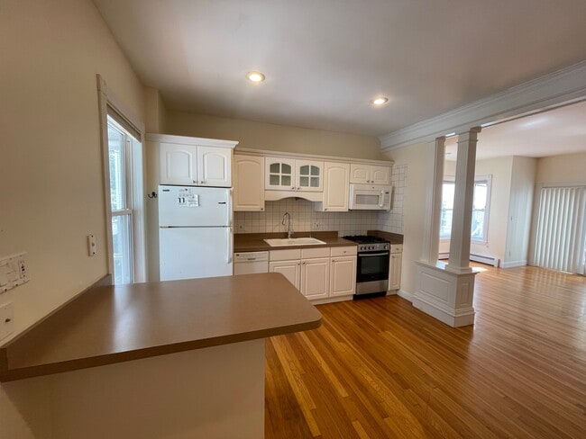 9 Locke St, Unit 1 in Cambridge, MA - Building Photo - Building Photo