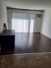 16W470 Lake Dr, Unit 16W481 Lake Dr. #24-103 in Willowbrook, IL - Building Photo - Building Photo