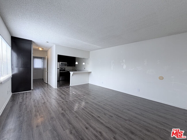 1137 W 36th Pl in Los Angeles, CA - Building Photo - Building Photo