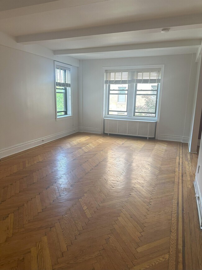 50 Glenwood Ave in Jersey City, NJ - Building Photo - Building Photo