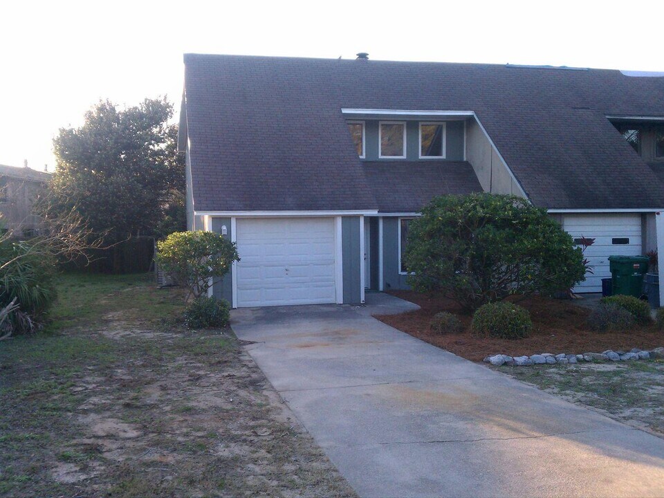 205 Benning Dr in Destin, FL - Building Photo