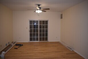 815 Dominick Ct in South Plainfield, NJ - Building Photo