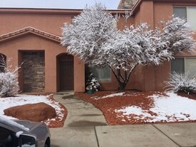 300 N 300 E in Kanab, UT - Building Photo