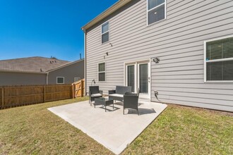 7595 Jennadee Dr in Fairburn, GA - Building Photo - Building Photo