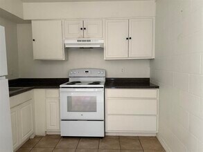 3315 San Agustin Ave in Laredo, TX - Foto de edificio - Building Photo