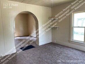 312 E Park Ave in Ponca City, OK - Building Photo - Building Photo