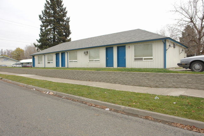 1320 Cherry Ave in Yakima, WA - Building Photo - Building Photo