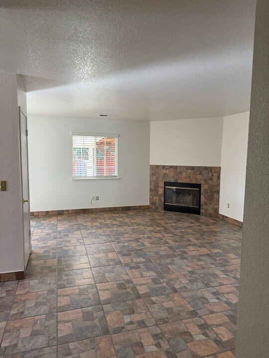 1842 Heritage Dr in Merced, CA - Building Photo