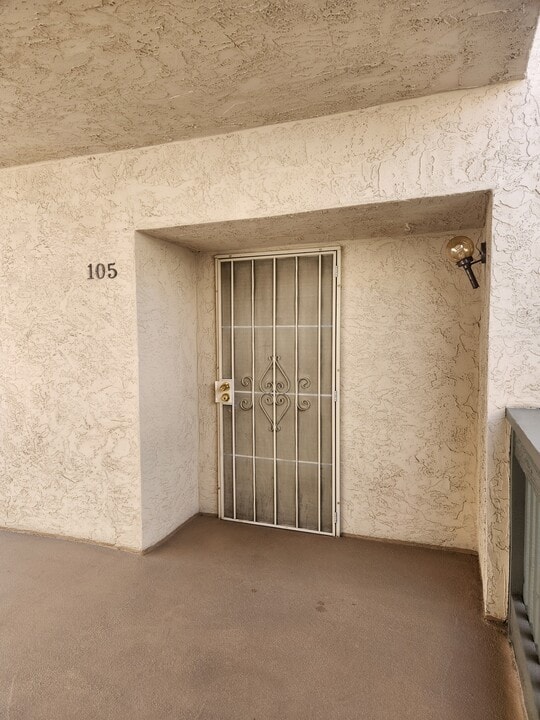 1020 E Washington Ave, Unit 105 in Escondido, CA - Building Photo