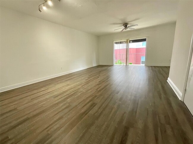 9357 SW 77th Ave in Miami, FL - Building Photo - Building Photo