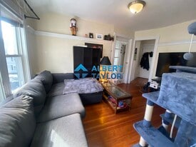 91 Wallingford Rd, Unit 3 in Boston, MA - Building Photo