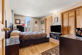 33 Pond Ave, Unit 804 in Brookline, MA - Building Photo - Building Photo
