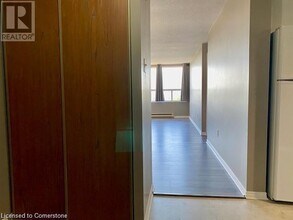 35 Green Valley Dr in Kitchener, ON - Building Photo - Building Photo