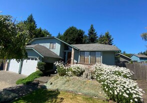 2639 237th Pl SW in Brier, WA - Building Photo