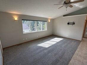 13238 Bluebird Ln-Unit -13238 Bluebird Lane in Council Bluffs, IA - Building Photo - Building Photo