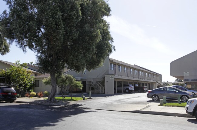 Vintage Manor in Salinas, CA - Building Photo - Building Photo