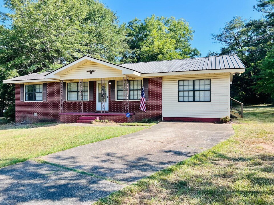 1604 Bruce Ave in Opelika, AL - Building Photo