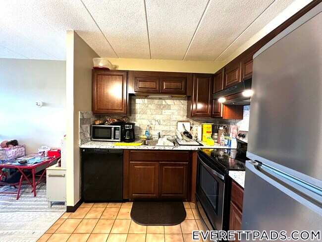 881 Broadway, Unit 65 in Everett, MA - Building Photo - Building Photo