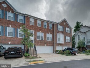 13088 Rose Petal Cir in Herndon, VA - Building Photo - Building Photo