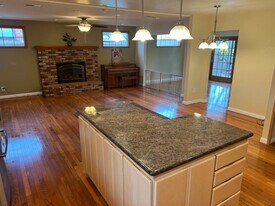 451 Dale Rd in Martinez, CA - Building Photo