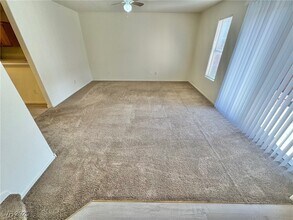 4079 Halfmoon Bay Dr in Las Vegas, NV - Building Photo - Building Photo