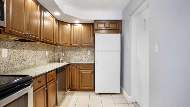 3111 Oakland Shores Dr in Oakland Park, FL - Foto de edificio - Building Photo