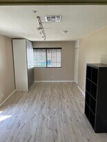 21611 Wahoo Trl, Unit Second floor in Chatsworth, CA - Building Photo
