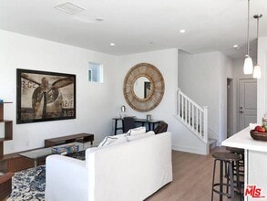 7105 Tampa Ave in Los Angeles, CA - Building Photo - Building Photo