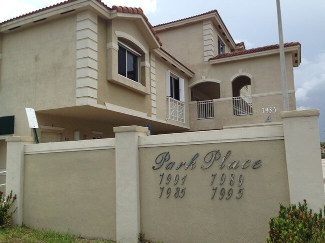 Park Place Townhomes in Miami, FL - Foto de edificio - Building Photo