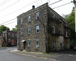 27 Fox Island Rd in Port Chester, NY - Building Photo