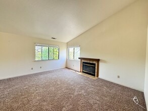 718 Dorothy Way in Auburn, CA - Building Photo - Building Photo