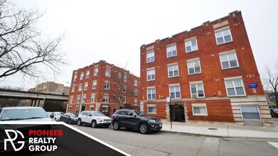 953 W Cornelia Ave, Unit #953-3D in Chicago, IL - Building Photo - Building Photo