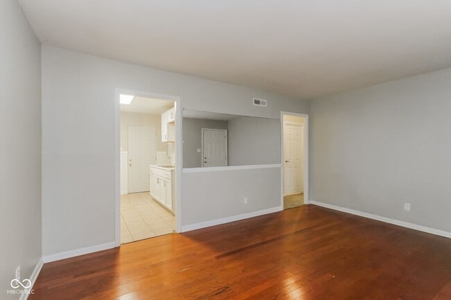 Two Bedroom Bungalow in Indianapolis, IN - Building Photo - Building Photo