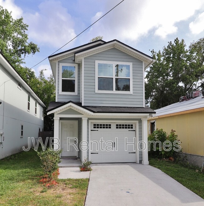 8953 Cocoa Ave in Jacksonville, FL - Building Photo - Building Photo