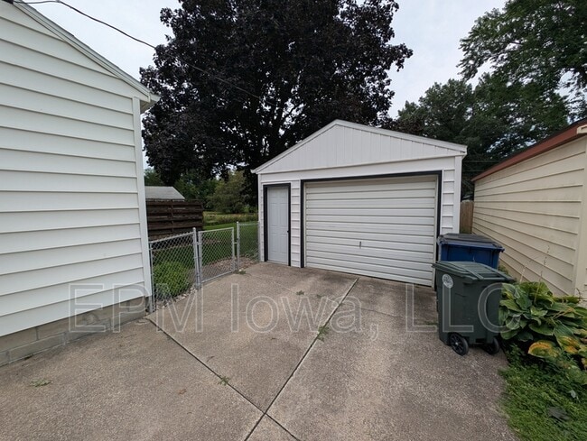 1217 Dorothy Dr in Waterloo, IA - Building Photo - Building Photo