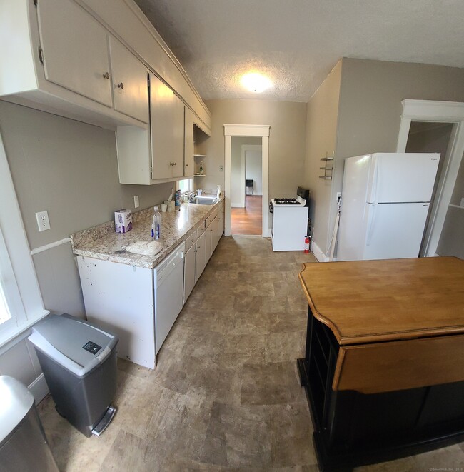 985 Whalley Ave in New Haven, CT - Building Photo - Building Photo