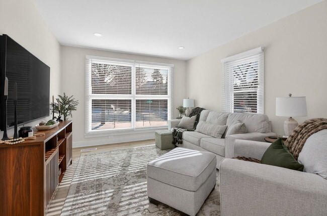 102 E 56th St in Westmont, IL - Building Photo - Building Photo