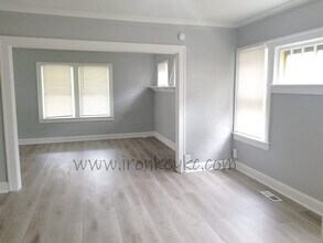 2203 E 70th St in Kansas City, MO - Building Photo - Building Photo