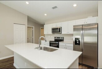 691 SW Hillsboro Cir in Port St. Lucie, FL - Building Photo - Building Photo