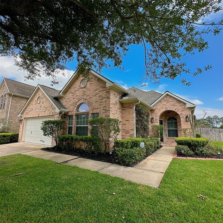 2505 Sun Spot Ln in Pearland, TX - Building Photo