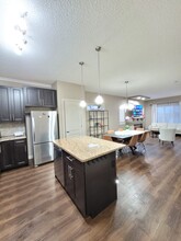 7204 Armour Cres SW in Edmonton, AB - Building Photo - Building Photo